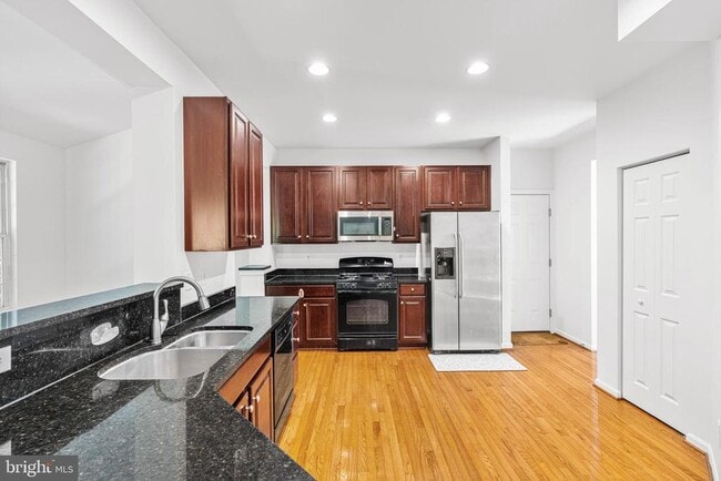 Building Photo - 406 Arnold Dr