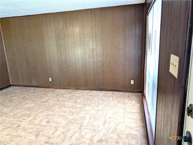 Building Photo - 402 Skyline Ave