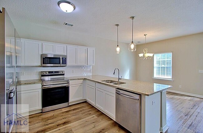 Building Photo - 33 Daylily Ct