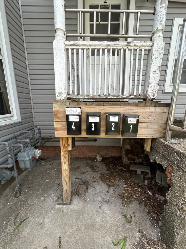 Building Photo - 747 Parker Ave
