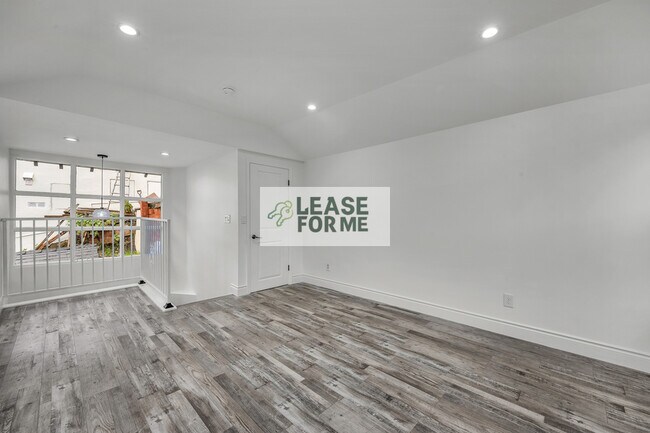 Building Photo - 9848 Portola Dr