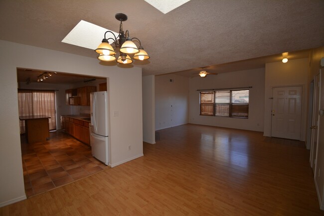 Building Photo - 5901 Camino de la Luna NW