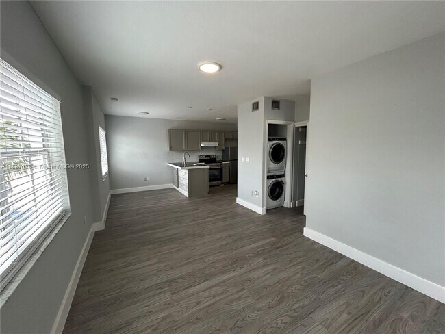 Building Photo - 1360 Collins Ave