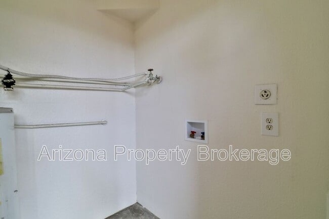 Building Photo - 601 W Rio Salado Pkwy