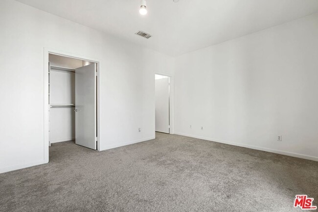Building Photo - 6531 S Seabluff Dr