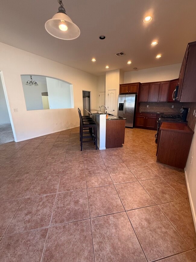 Building Photo - House For Rent