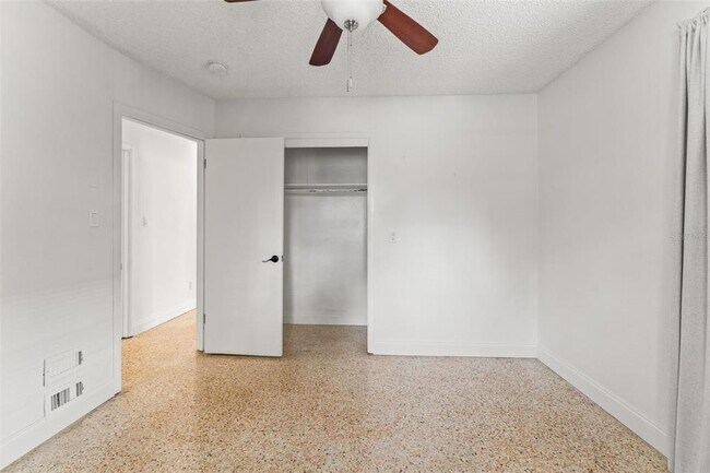 Building Photo - 314.5 W Alva St