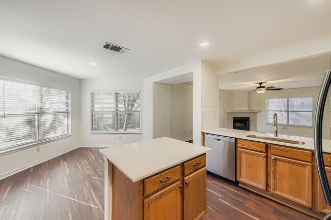 Building Photo - 8046 Thaxton Rd