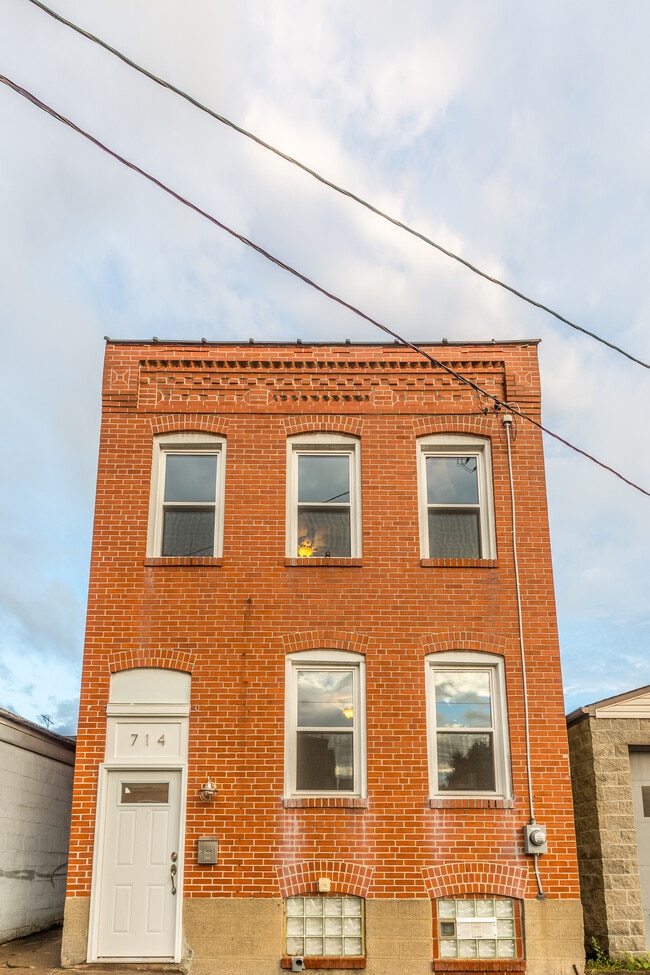 Primary Photo - 714 State Way