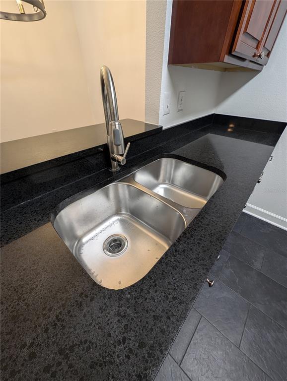 Building Photo - 2077 Dixie Belle Dr