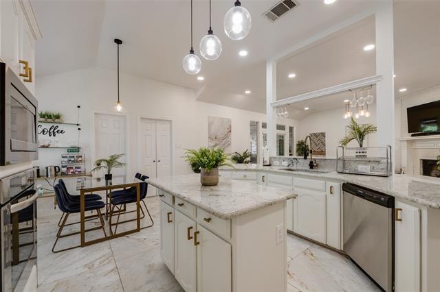 Building Photo - 8318 Luna Dr