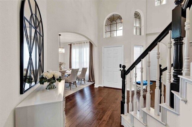 Building Photo - 7305 Oak Leaf Dr