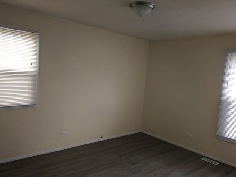 Building Photo - 1291 N Glen Cir