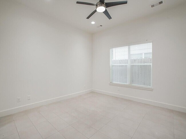 Building Photo - 2004 Rosedale St