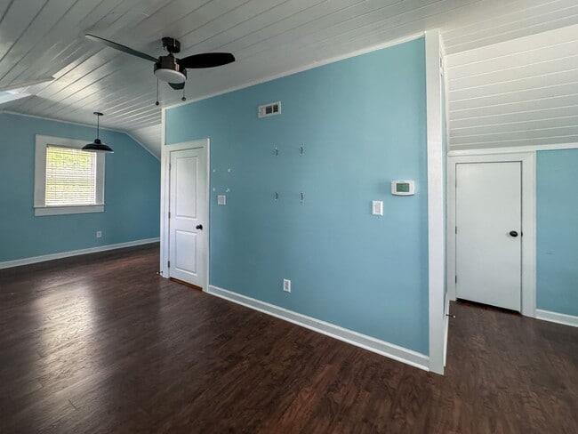 Building Photo - Gorgeous 4 Bed, 3 Bath Haymount Home