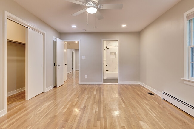 Spacious main floor ensuite bedroom - 114 Richards Rd