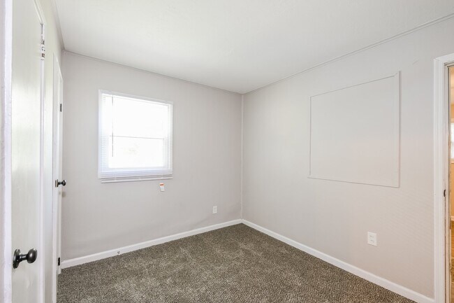 Building Photo - 515 Chambers Rd