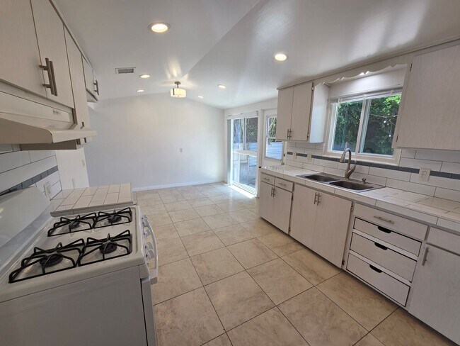 Building Photo - 317 Agnus Dr
