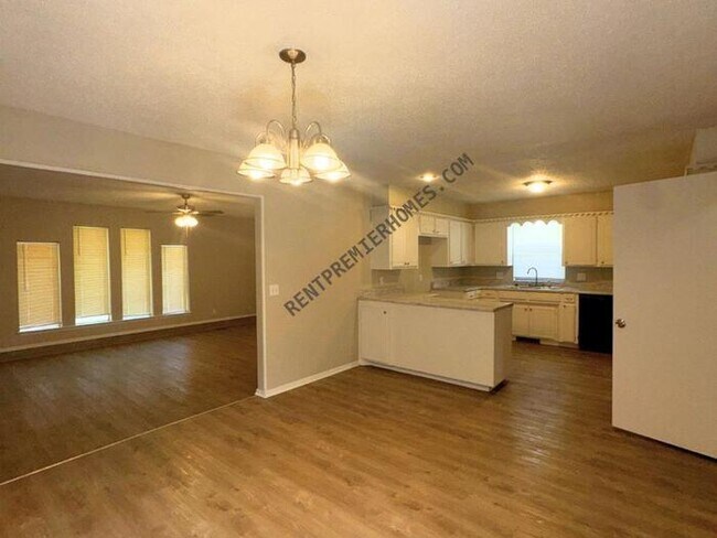 Building Photo - 11629 Kings Cir