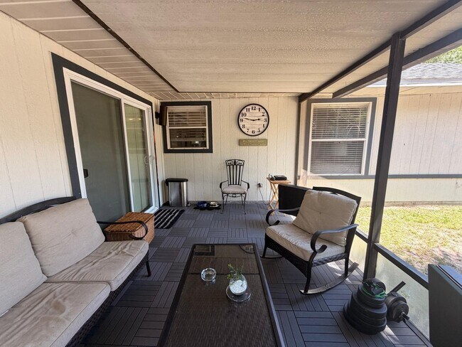 Building Photo - 1902 SW Aladdin St