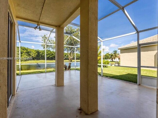 Building Photo - 618 Willow Bend Rd