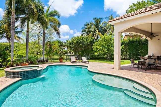 Building Photo - 3201 E Stonebrook Cir