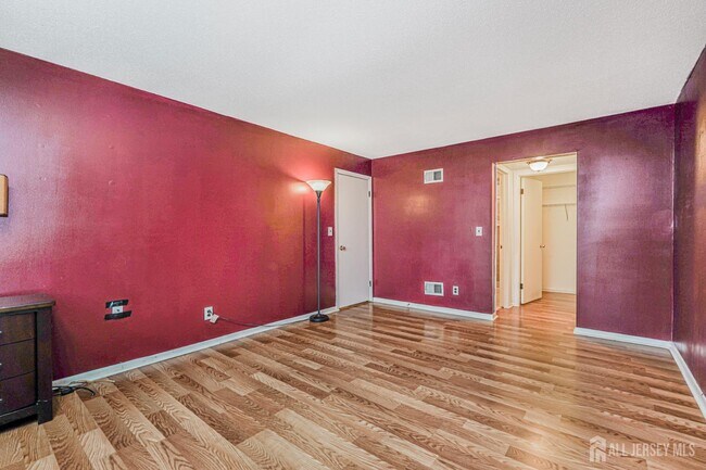 Building Photo - 33 Foxtail Ln