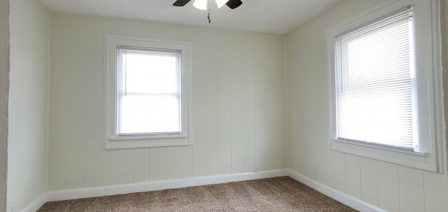 Building Photo - Updated 2 bedroom Townhouse - Garfield Park-South Neighborhood