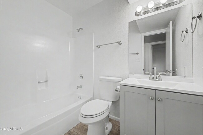 Building Photo - 5984 N 48th Ave