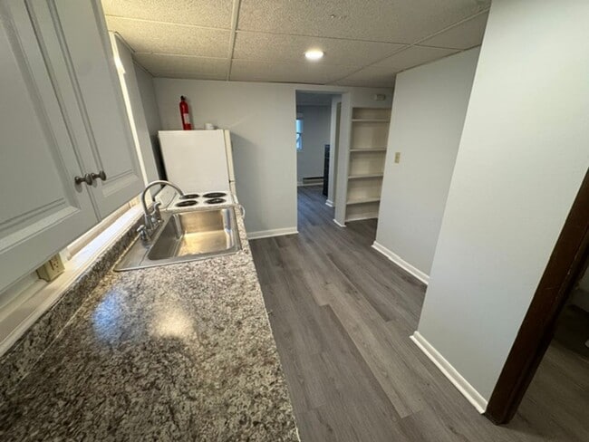 Building Photo - 27 Berwin St