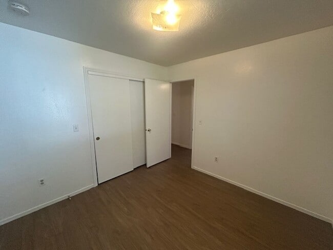 Building Photo - 3 bedroom 2 bath in central Visalia!