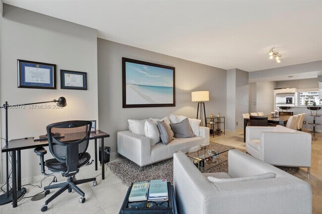 Building Photo - 601 NE 36th St