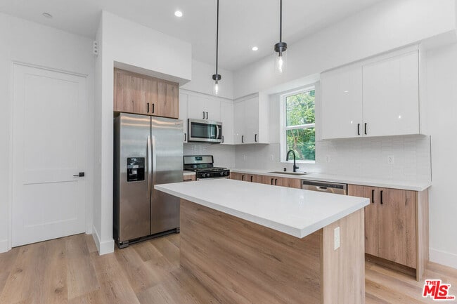 Building Photo - 1821 Ashmore Pl