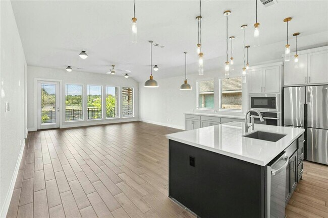 Building Photo - 1121 Spring Gulch Ln
