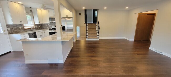 Building Photo - 608 Trent Ln