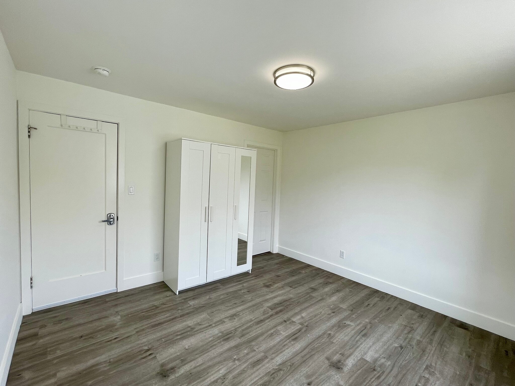 Building Photo - 732 16th Ave