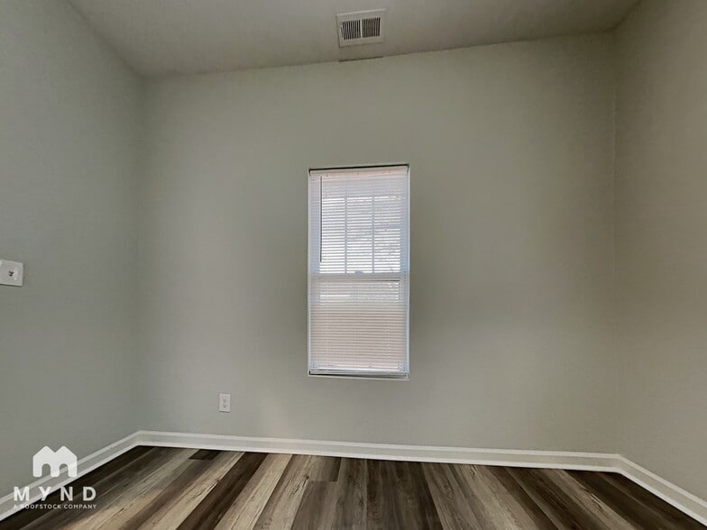 Building Photo - 4514 Wildwood Ave