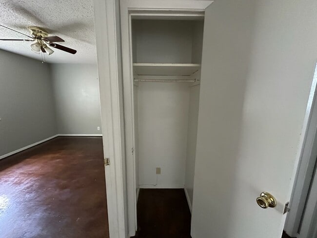 Building Photo - 210 Memory Ln