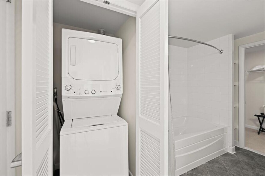 Building Photo - 1405 S Fern St