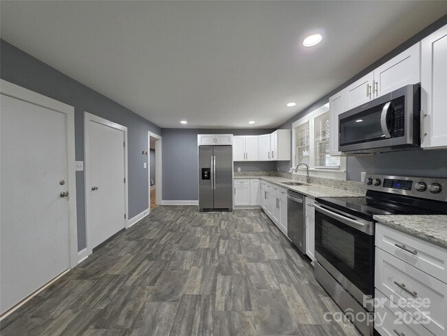 Building Photo - 222 W McCubbins St