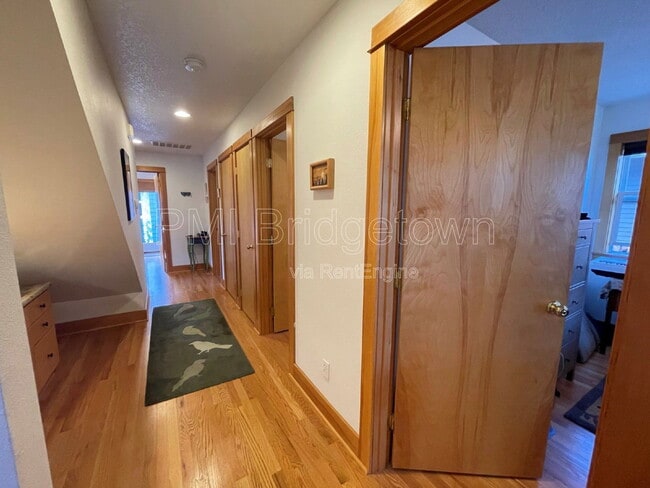 Building Photo - 4834 SE Kelly St