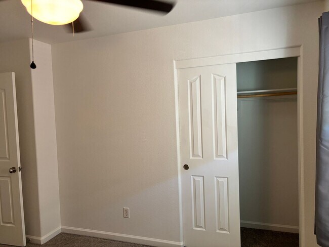 Building Photo - BEAUTIFUL, SPACIOUS,  4 BEDROOM, 2 BATHROO...