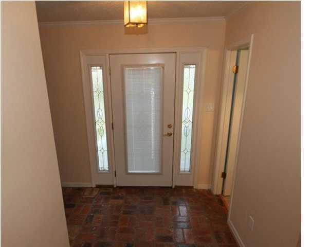 Building Photo - 2/2.5 Townhome Close to USA campus