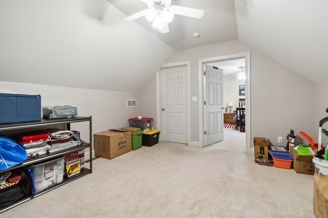 Building Photo - Effortless Charm in Over 3,000 Sq Ft of Li...