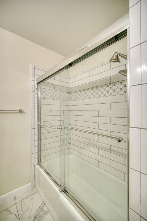 Building Photo - 225 E 25th St