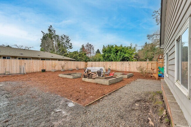 Building Photo - Charming Hillsboro Bungalow with RV Parking & Modern Upgrades!