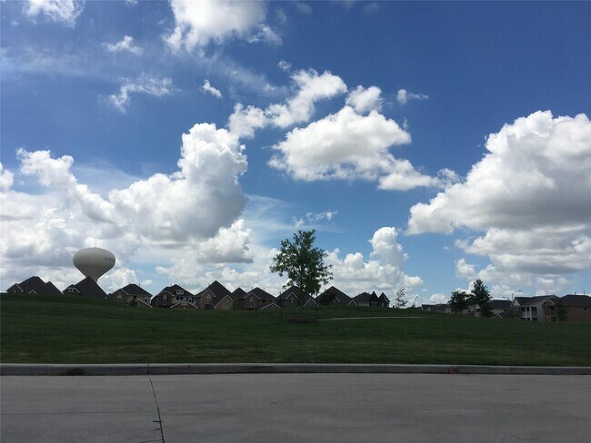 Building Photo - 14246 Dos Palos Dr