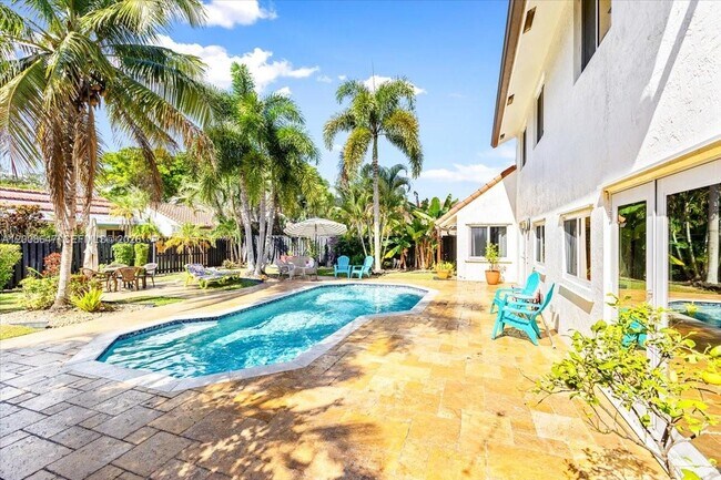 Building Photo - 2560 Bass Way