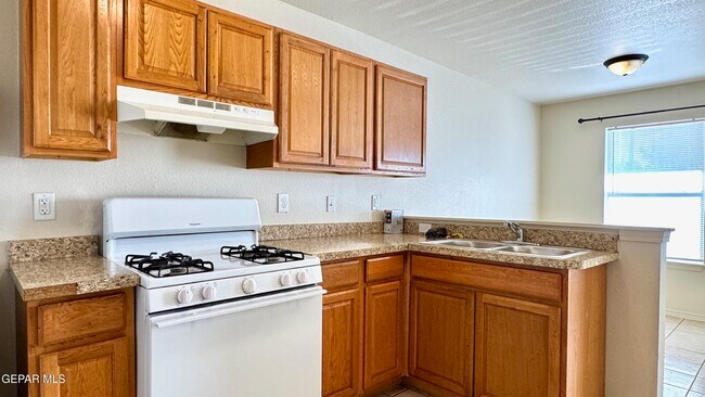 Building Photo - 8491 Roseway Dr