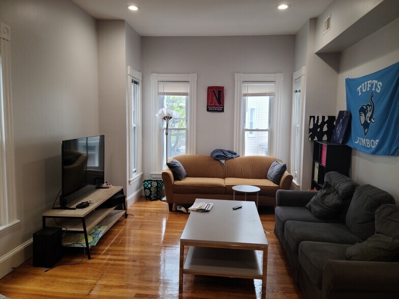 Building Photo - 185 Green St